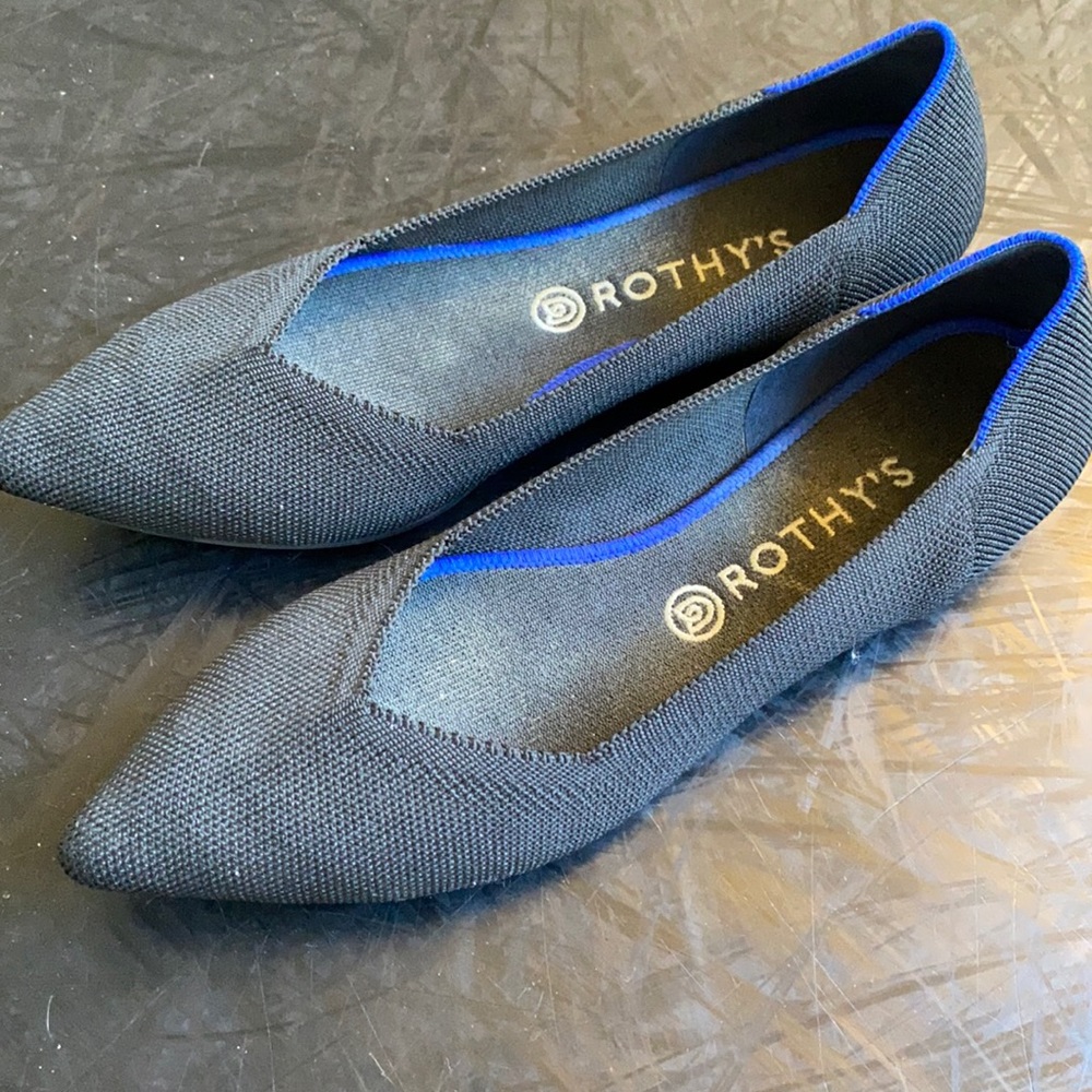 Black Rothy’s Flats